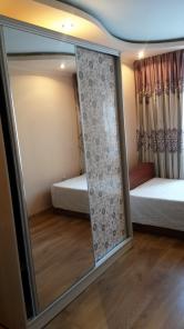 Сдается 2 ком кв в 8 мкр, 2/4.